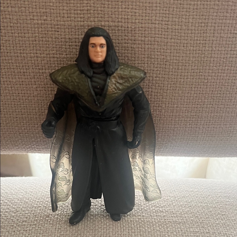 Black and Gray Action Figure - Picture 3 of 5